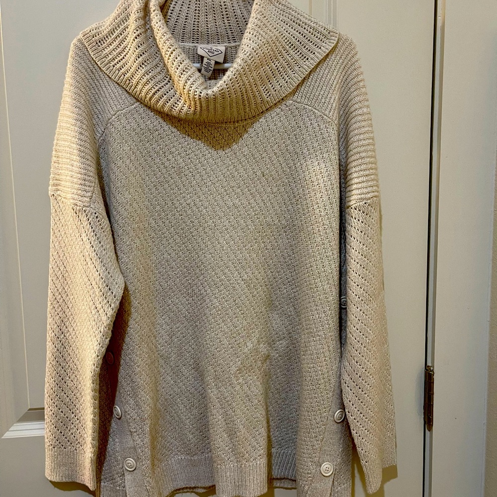 St. John’s Bay light weight sweater. 93% Acrylic 2% Polyester.